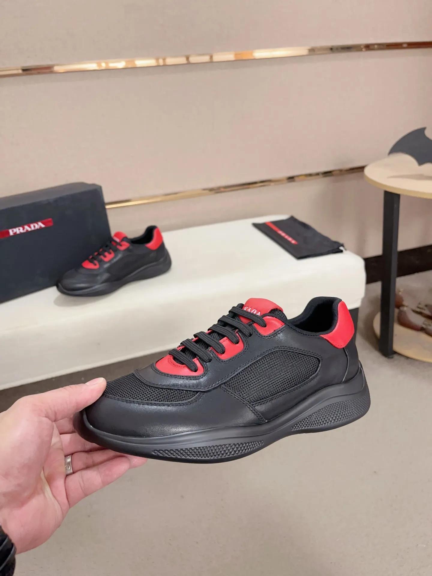 Men's shoes 💰 720💰 ✔️✔️✔️Top high version. High-quality new PRADA (Prada) counters are launched at the same time. The new men's shoes and 😘 fabrics are made of high-tech glue-making technology. Lining: Full cowhide lining. 👍🏿High-end☄️Open-molded non-slip rubber outsole, exquisite lines, simple and elegant, comfortable and high-end for leisure travel. Code number: 39 to 44 (can be customized 45-46-47, non-returnable)